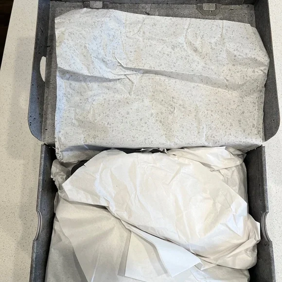 Jordan Retro 4 Wet Cement 
Men’s 9 - Picture 3 of 3